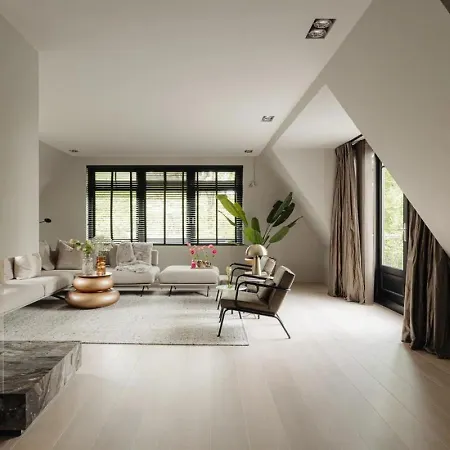 Holiday home Modern 3-bedroom With Terrace In